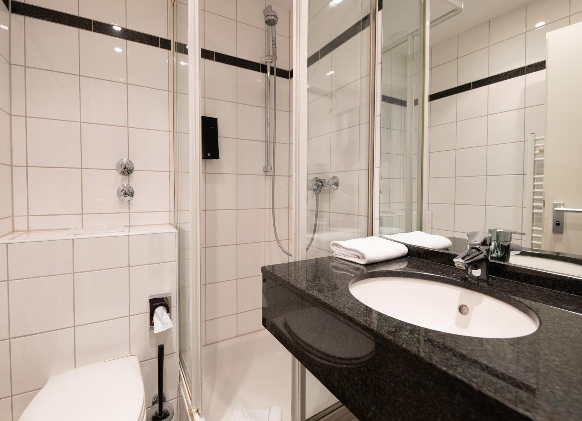 Hotel Medo Koeln Екстериор снимка