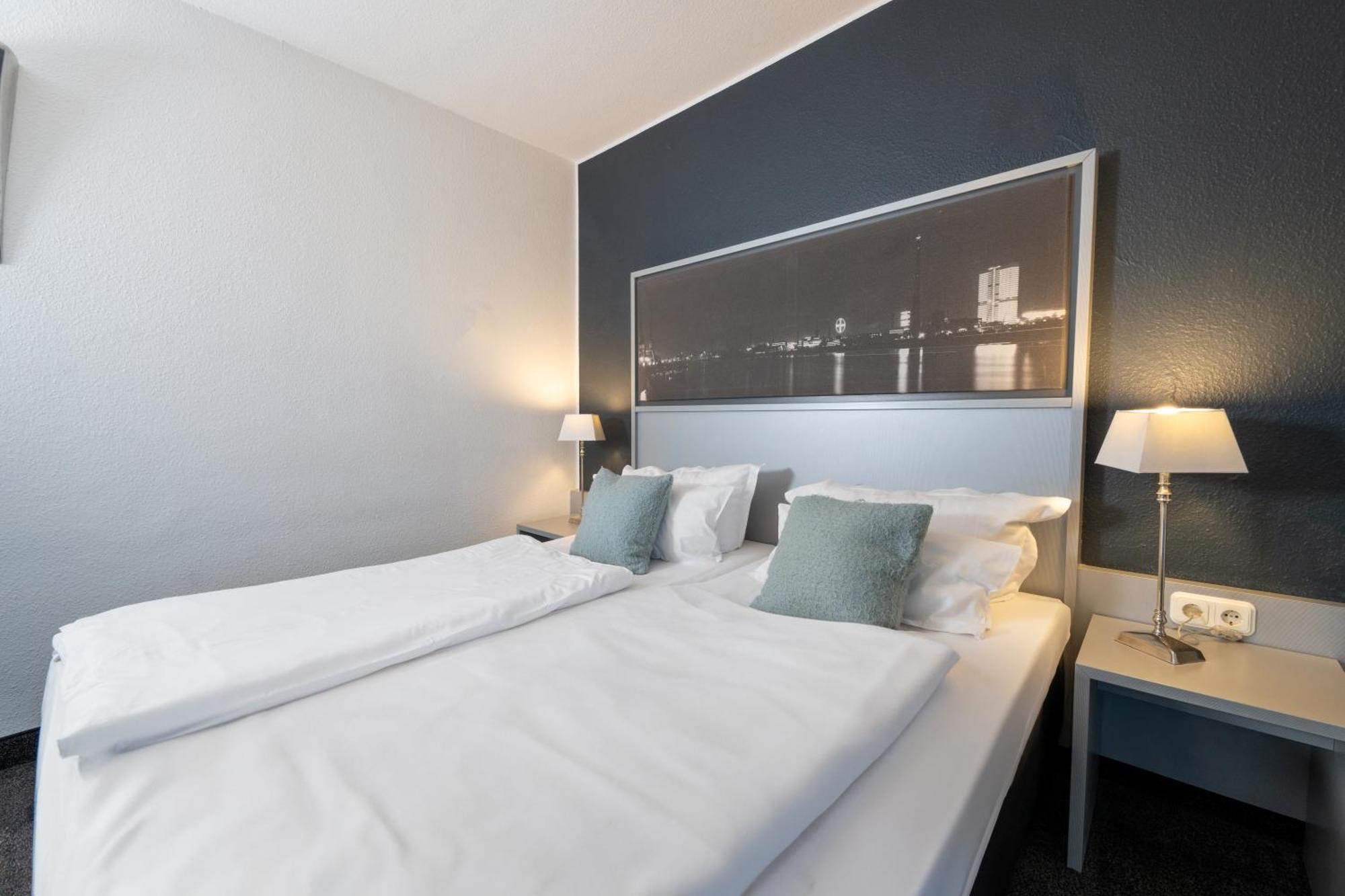 Hotel Medo Koeln Екстериор снимка