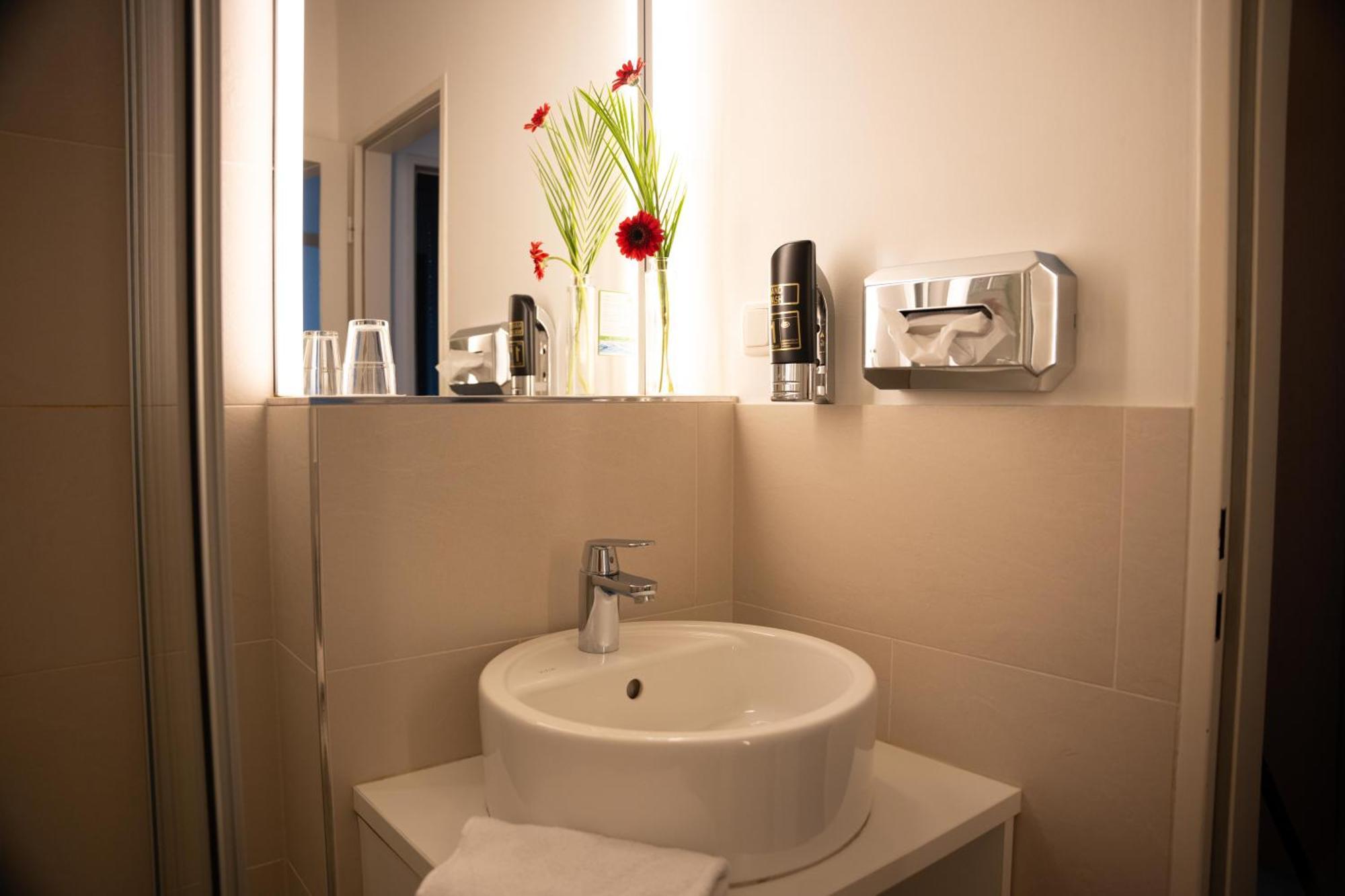 Hotel Medo Koeln Екстериор снимка