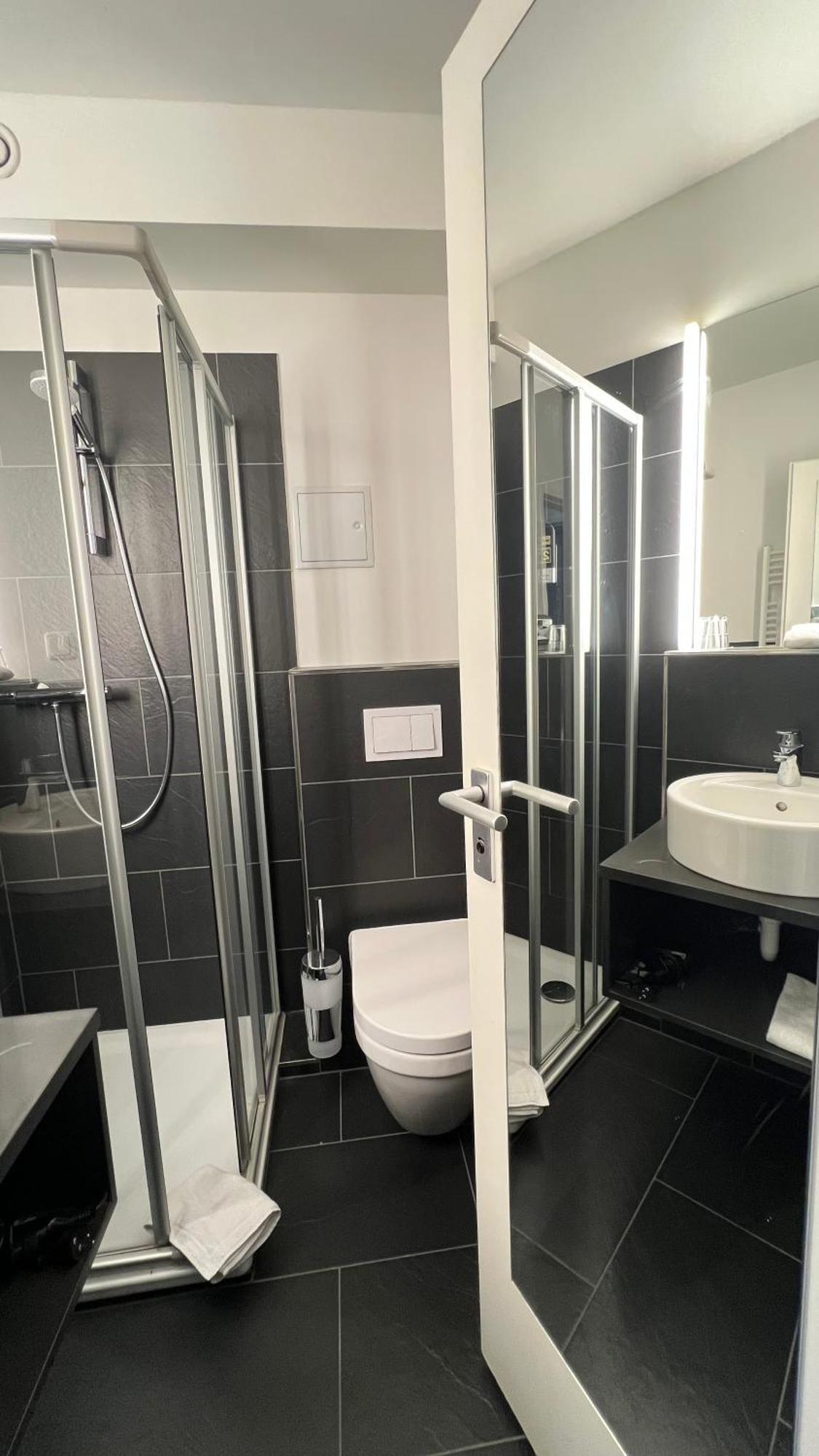 Hotel Medo Koeln Екстериор снимка